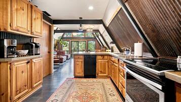 Coffee/tea maker, fridge, microwave, oven