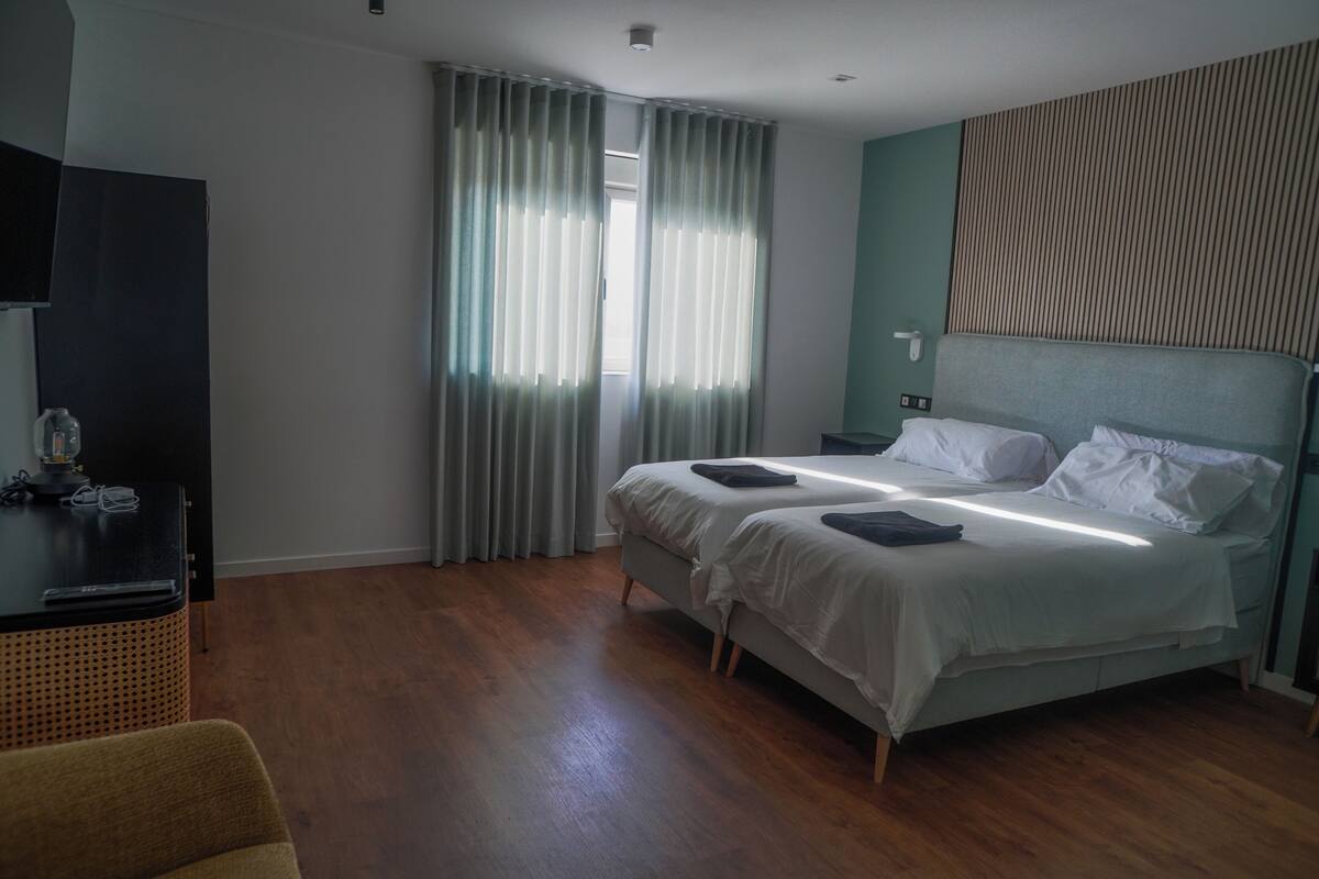 Deluxe Suite, Mountain View | Desk, WiFi (free)