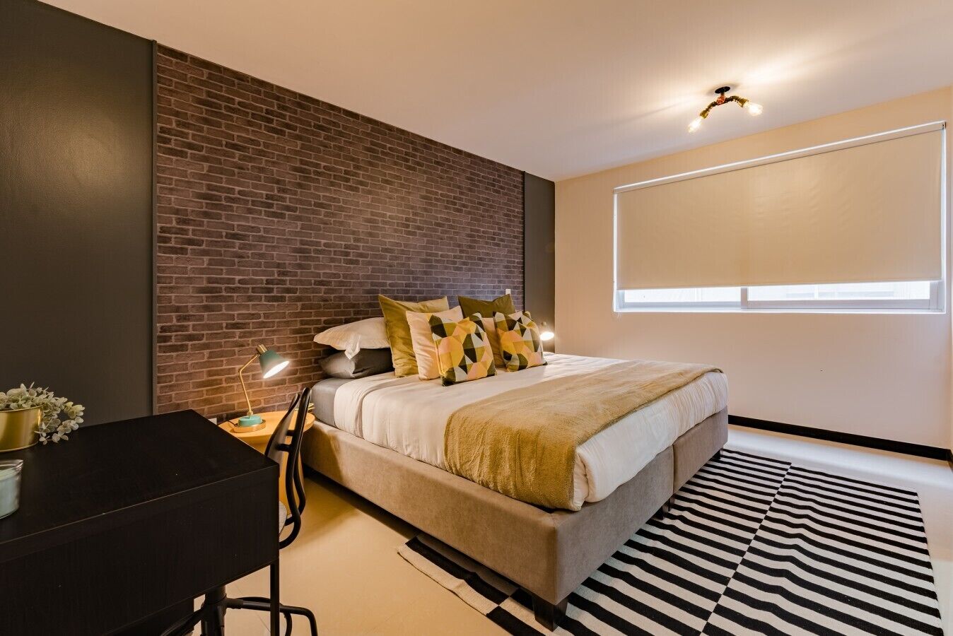 6 bedrooms, desk, iron/ironing board, travel cot