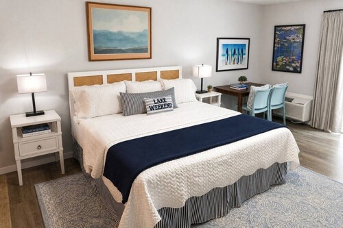 Victorian Inn #233 | King Bed + Queen Sleeper Sofa