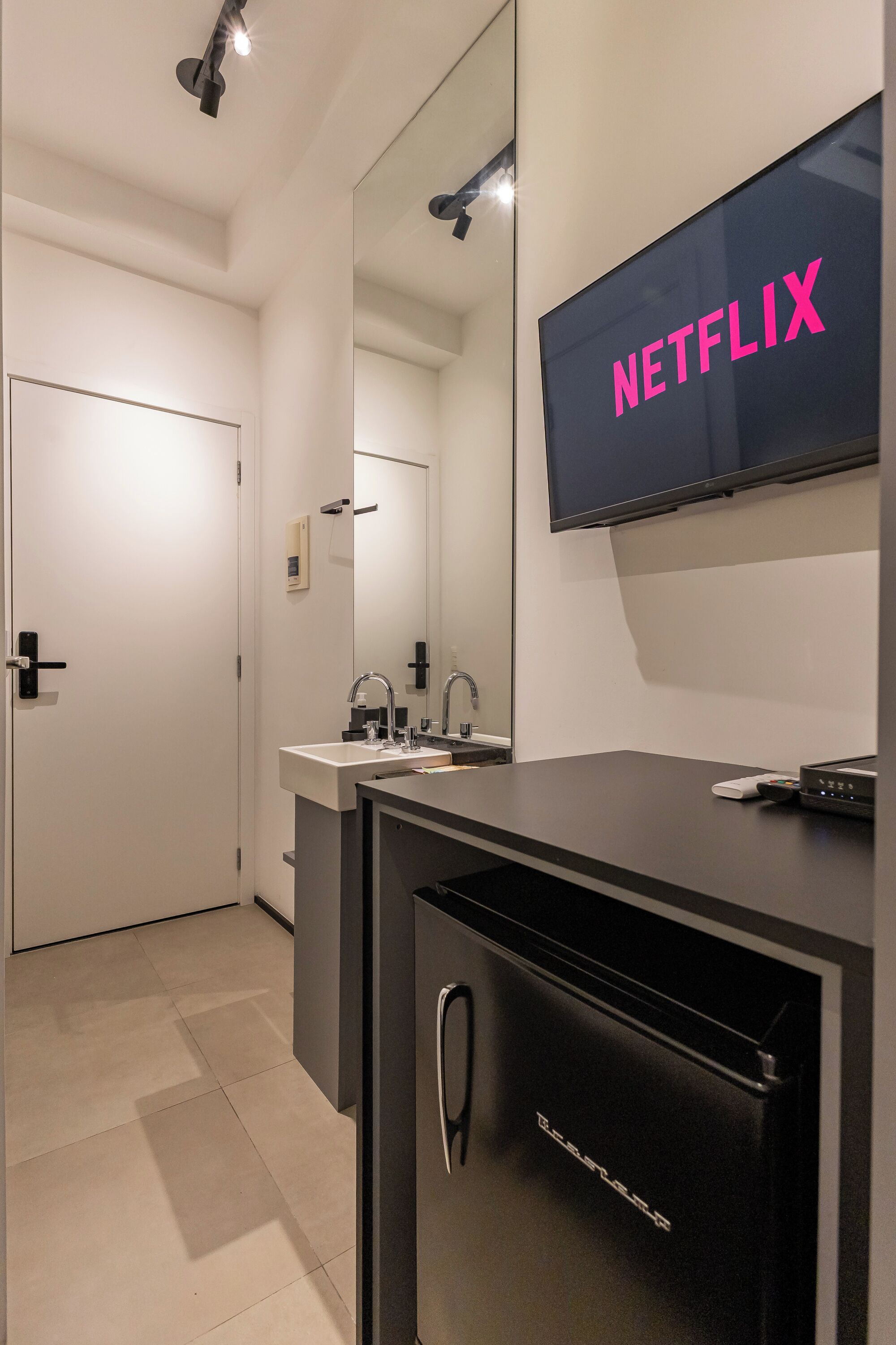 Apartamento luxo, 1 cama de casal, cozinha, vista para a cidade | Cozinha privada | Frigobar