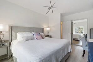 Iron/ironing board, free WiFi, bed sheets - Cozy 2-bedroom house in fantastic San Diego with AC (San Diego)