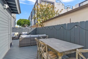 Outdoor dining - Cozy 2-bedroom house in fantastic San Diego with AC (San Diego)