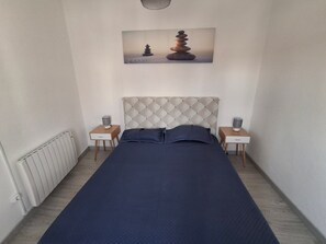 3 chambres, fer et planche à repasser, accès Internet, draps fournis