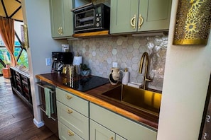 Deluxe Villa, Balcony, Mountain View | Private kitchen | Coffee/tea maker, full-sized fridge, microwave, oven