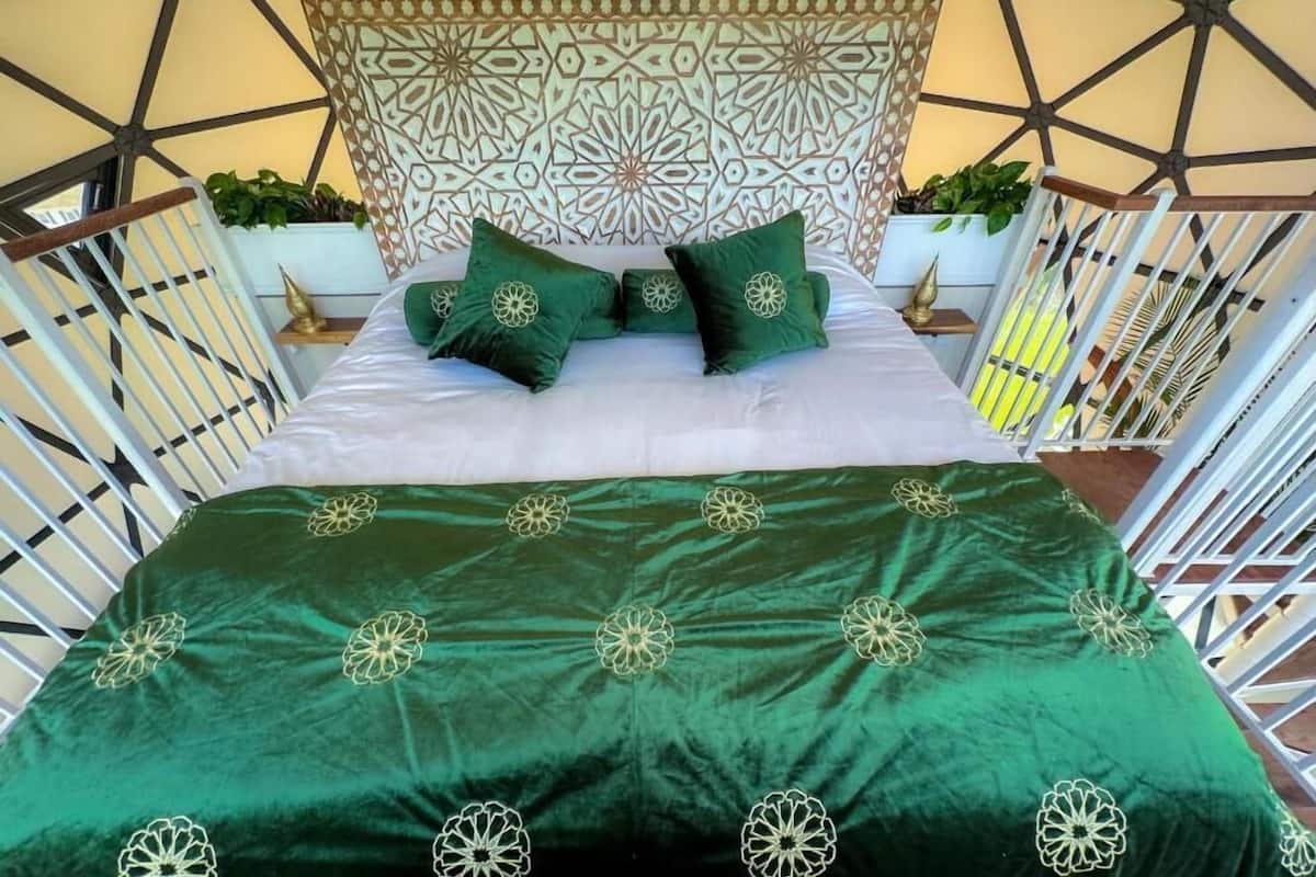 Deluxe Villa, Balcony, Mountain View | Desk, laptop workspace, WiFi (free)