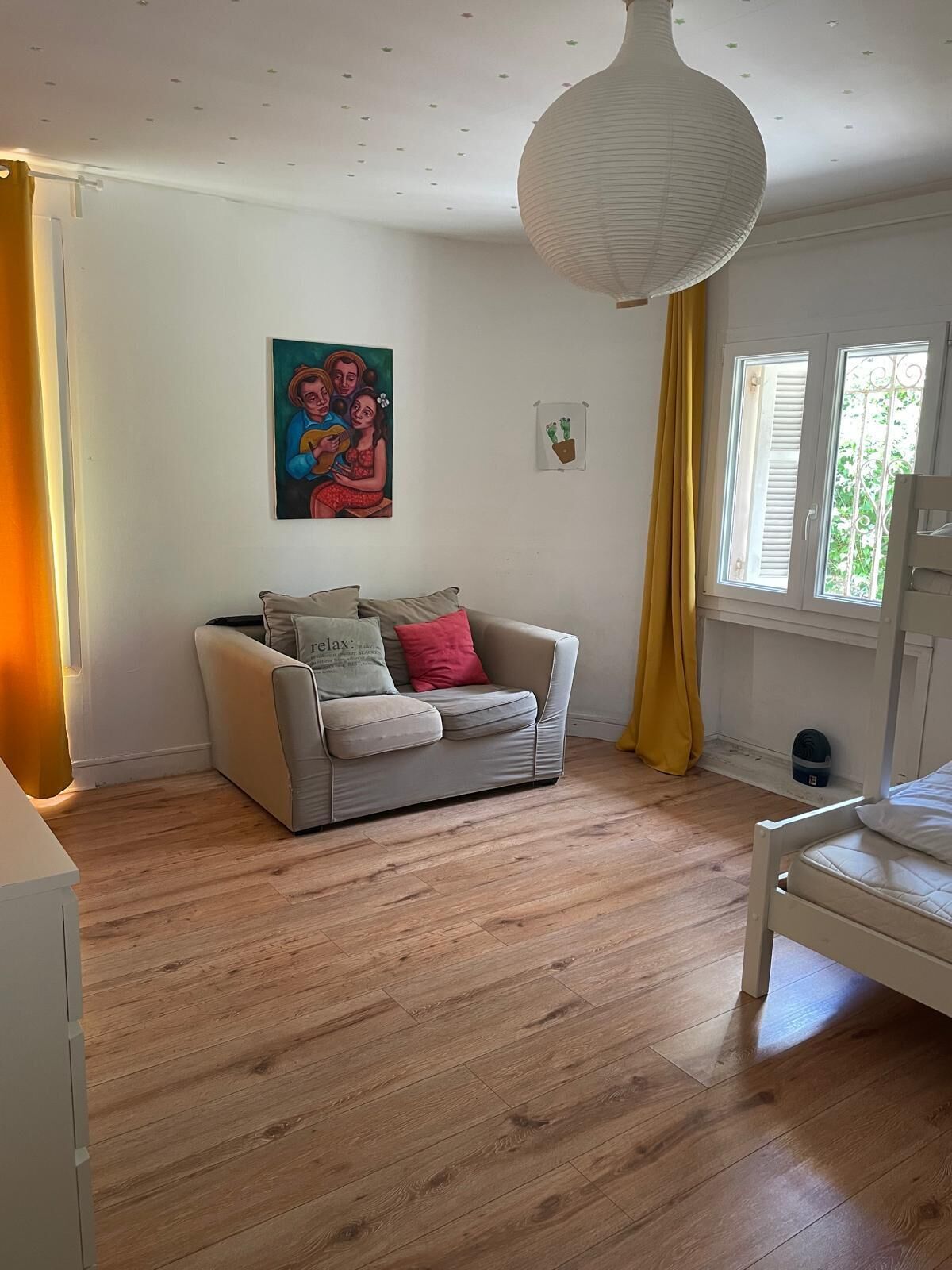 Smart TV, fireplace, table tennis, books