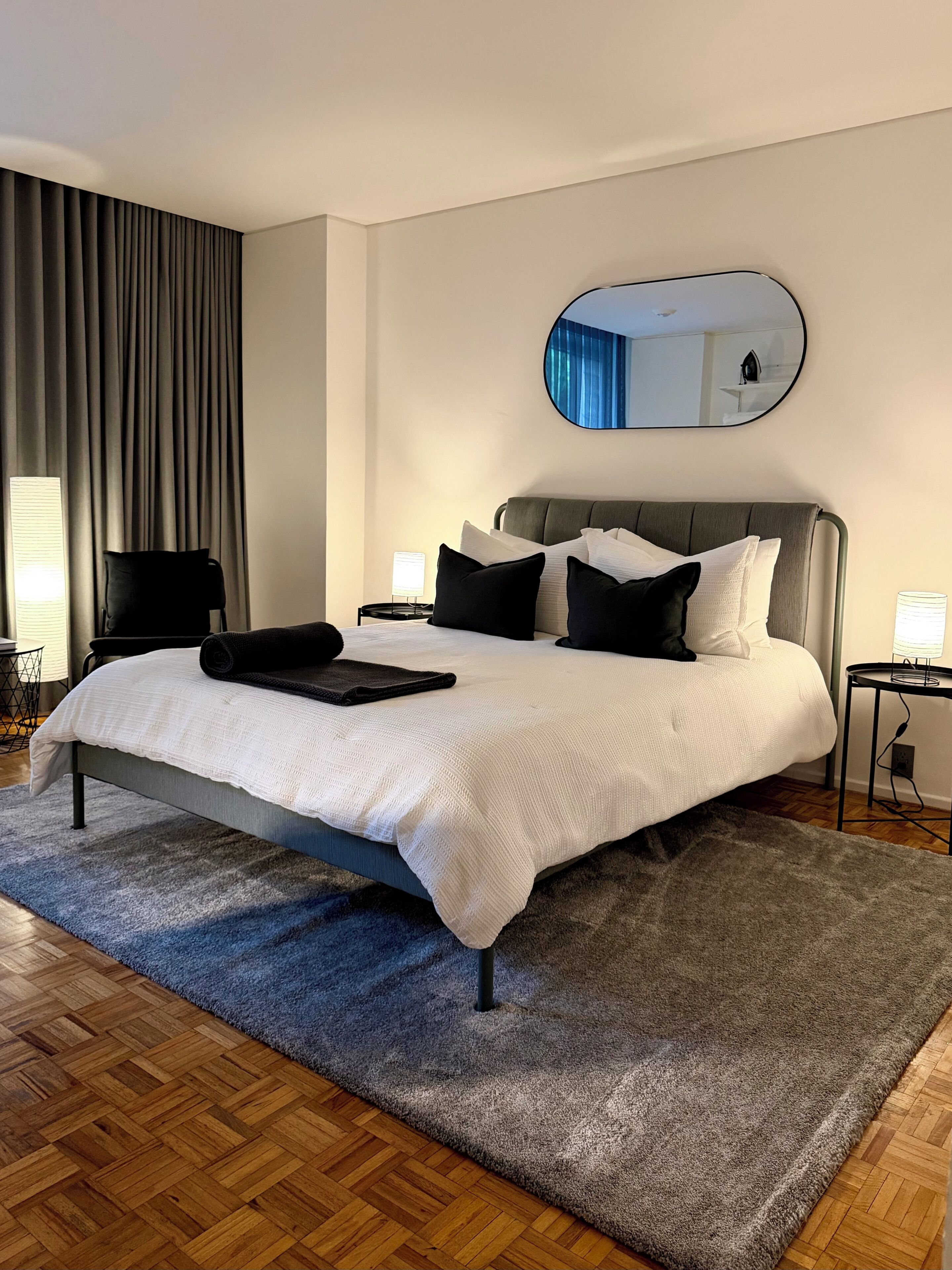 Habitación doble clásica | Escritorio, espacio para trabajar con laptop y cortinas blackout 