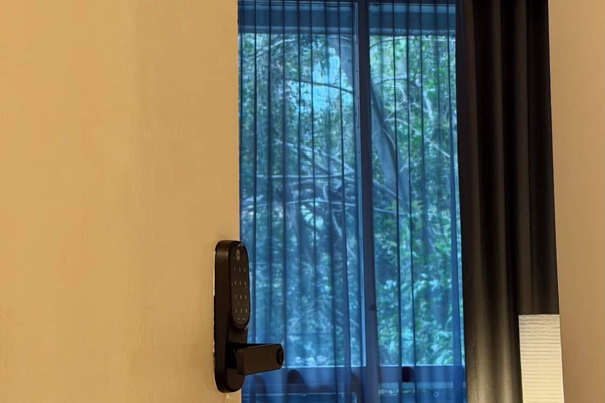 Classic Double Room | Desk, laptop workspace, blackout drapes, iron/ironing board