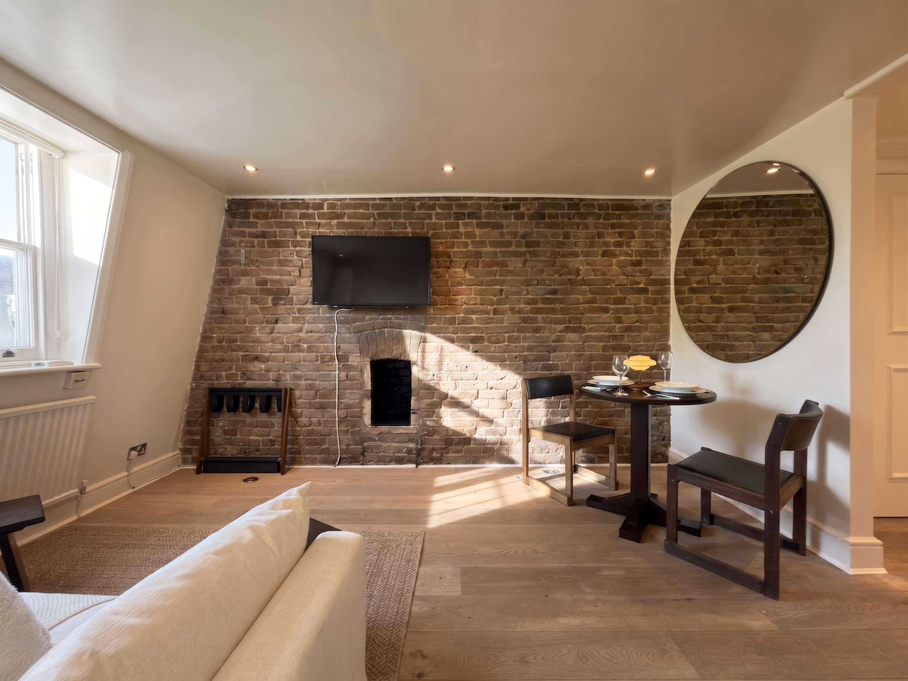 TV, fireplace, offices