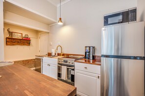 Private kitchen -  2-bedroom guest house in Upstate, SC (Easley)