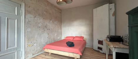 1 bedroom, WiFi, bed sheets