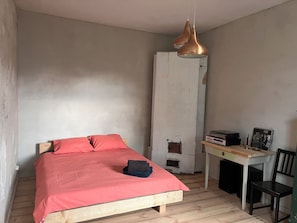 1 habitación, wifi y ropa de cama