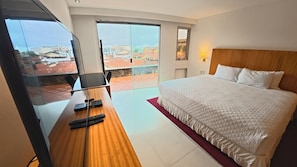 Habitación doble Confort, vista a la ciudad | Ropa de cama hipoalergénica, edredón y minibar