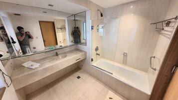 Standard Single Room, City View | Bathroom | Free toiletries, hair dryer, towels, soap