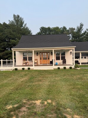 Exterior - The Farmstead Cottage (Purcellville)