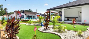 Sleeps 22! Heated Pool • Mini Golf • Sports Court