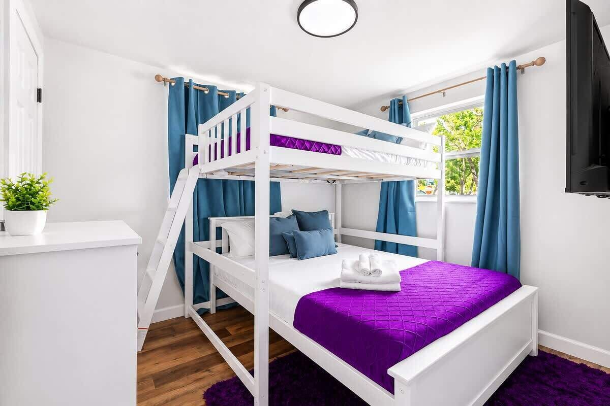 3 bedrooms, iron/ironing board, travel cot, WiFi
