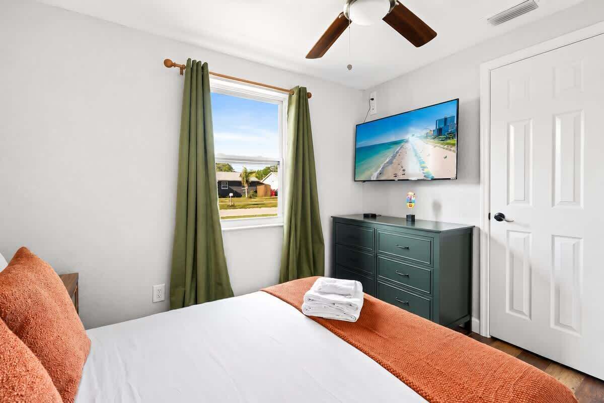 3 bedrooms, iron/ironing board, travel crib, WiFi