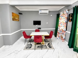 Dining - Résidence JTC (Douala)
