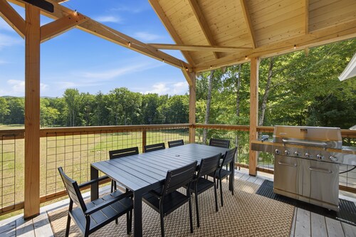 Brand New Luxury Riverfront Hotel — 11 Acres, 700' River Frontage, Sleeps 18
