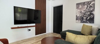 Luxury 2 Bedroom Condo 5 mins from UVF