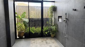 Luxury Condo, 2 Bedrooms, Garden View | Bathroom