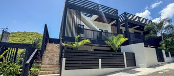 Luxury 2 Bedroom Condo 5 mins from UVF