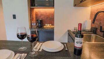 Room, Multiple Beds | Private kitchen | Cookware/dishes/utensils