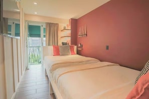 Room, 2 Queen Beds | Minibar, in-room safe, blackout drapes, iron/ironing board - Casa Mexico (Ciudad de México)