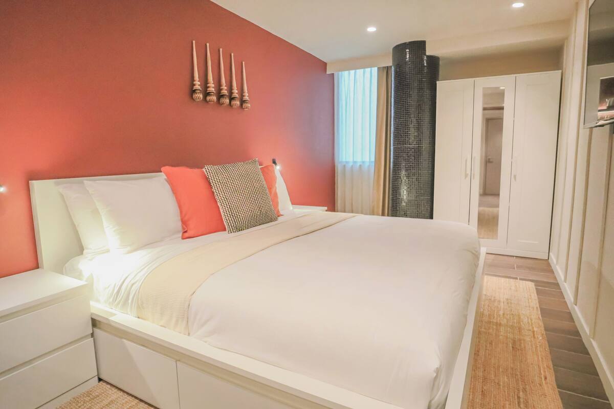Deluxe Studio Suite | Minibar, in-room safe, blackout drapes, iron/ironing board