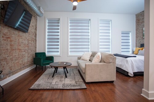 Stay in the Heart of Council Bluffs' 100 Block