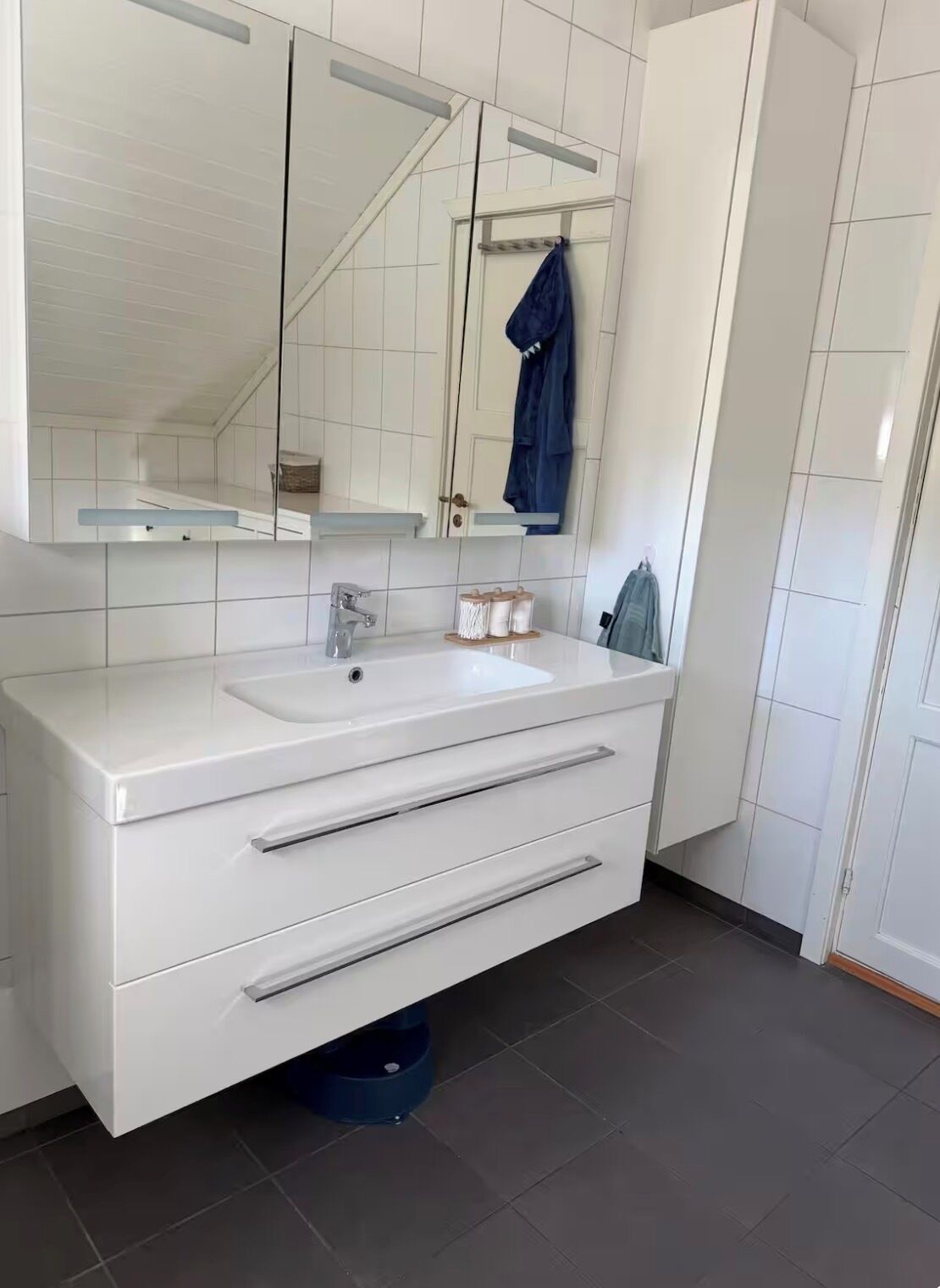 Hårføner, håndklær, såpe og toalettpapir