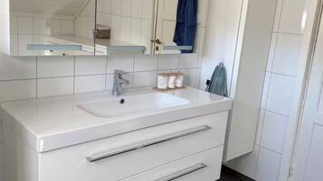 Hårføner, håndklær, såpe og toalettpapir