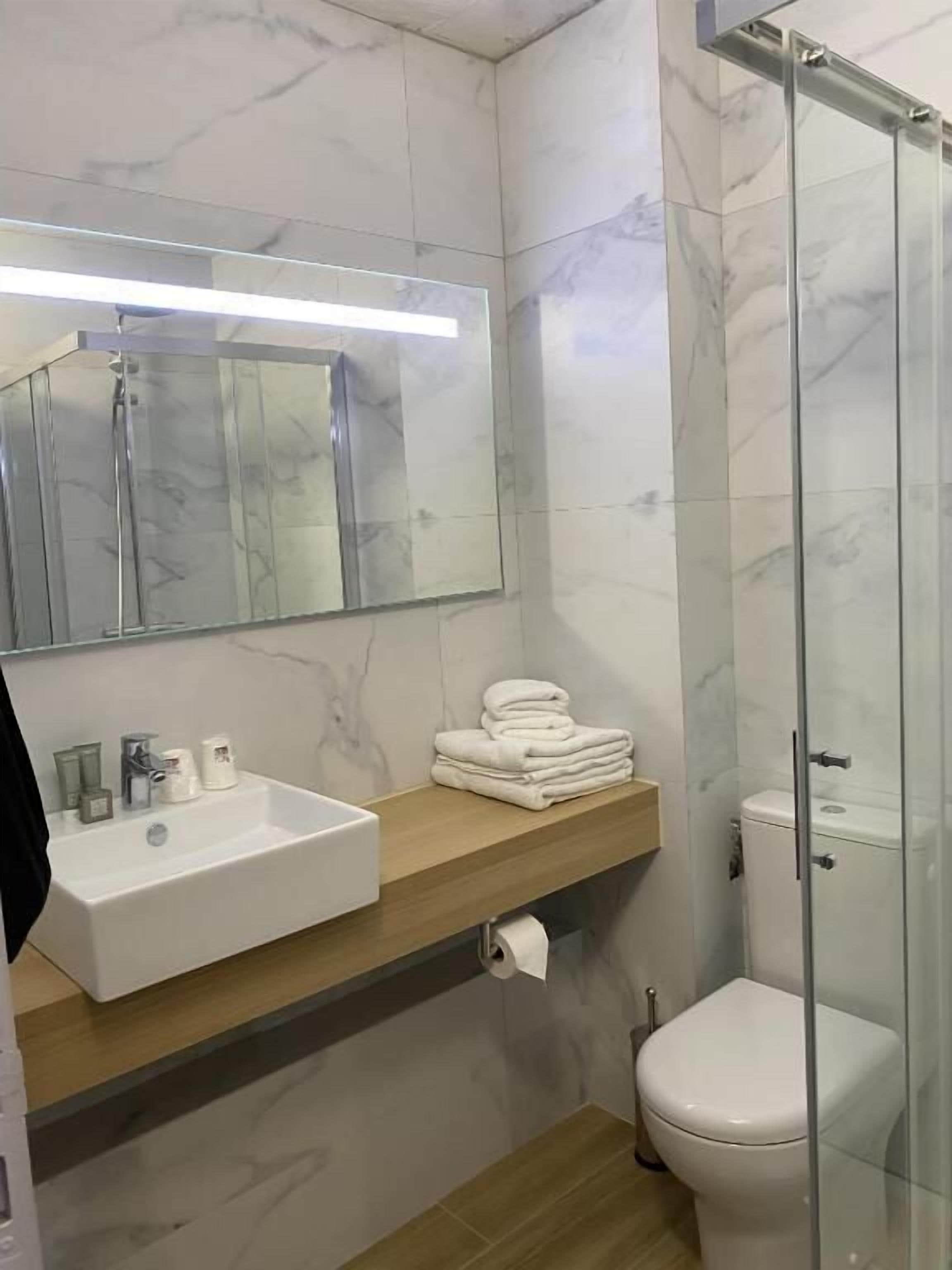 Shower, free toiletries, hair dryer, towels