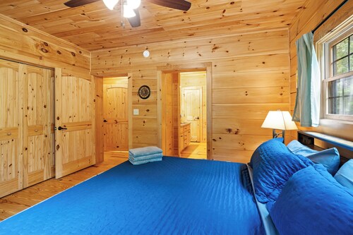 Sleeps 12 - 5BR Mountain Cabin - Game Room - Near Brevard