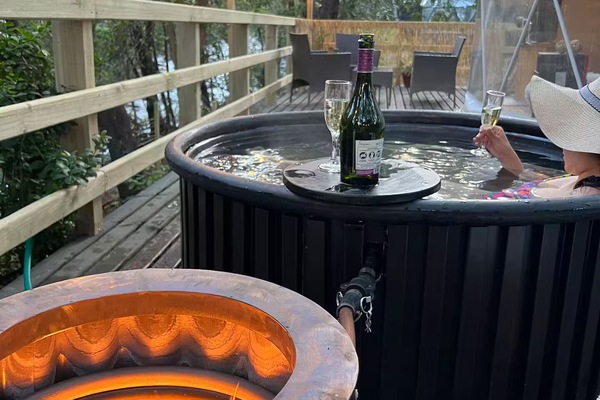 Outdoor spa tub