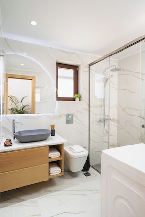 Bathroom - Peaceful Luxury Villa with Private Pool See View and Mountain View (Χανιά)