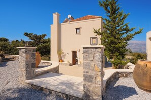 A modern house with a stone entrance, a small window, and a door. - Peaceful Luxury Villa with Private Pool See View and Mountain View (Χανιά)