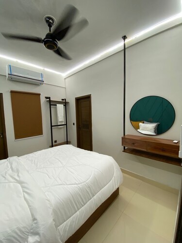 Lovely 1-bedroom apartment with AC in vibrant Karachi