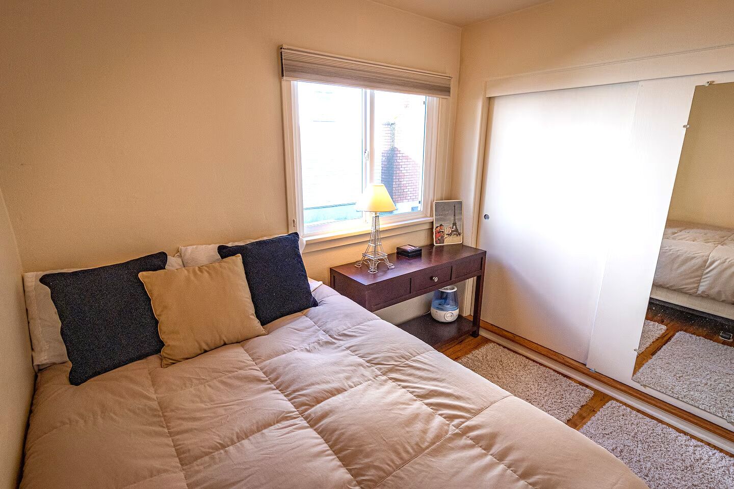 3 bedrooms, desk, iron/ironing board, WiFi (free)