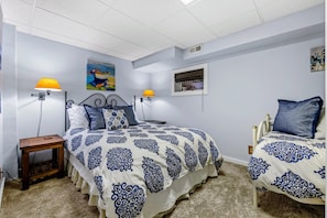 4 habitaciones, tabla de planchar con plancha, wifi y ropa de cama 