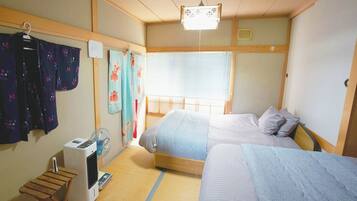 2 Schlafzimmer, Schreibtisch, Bügeleisen/Bügelbrett, Reisekinderbett