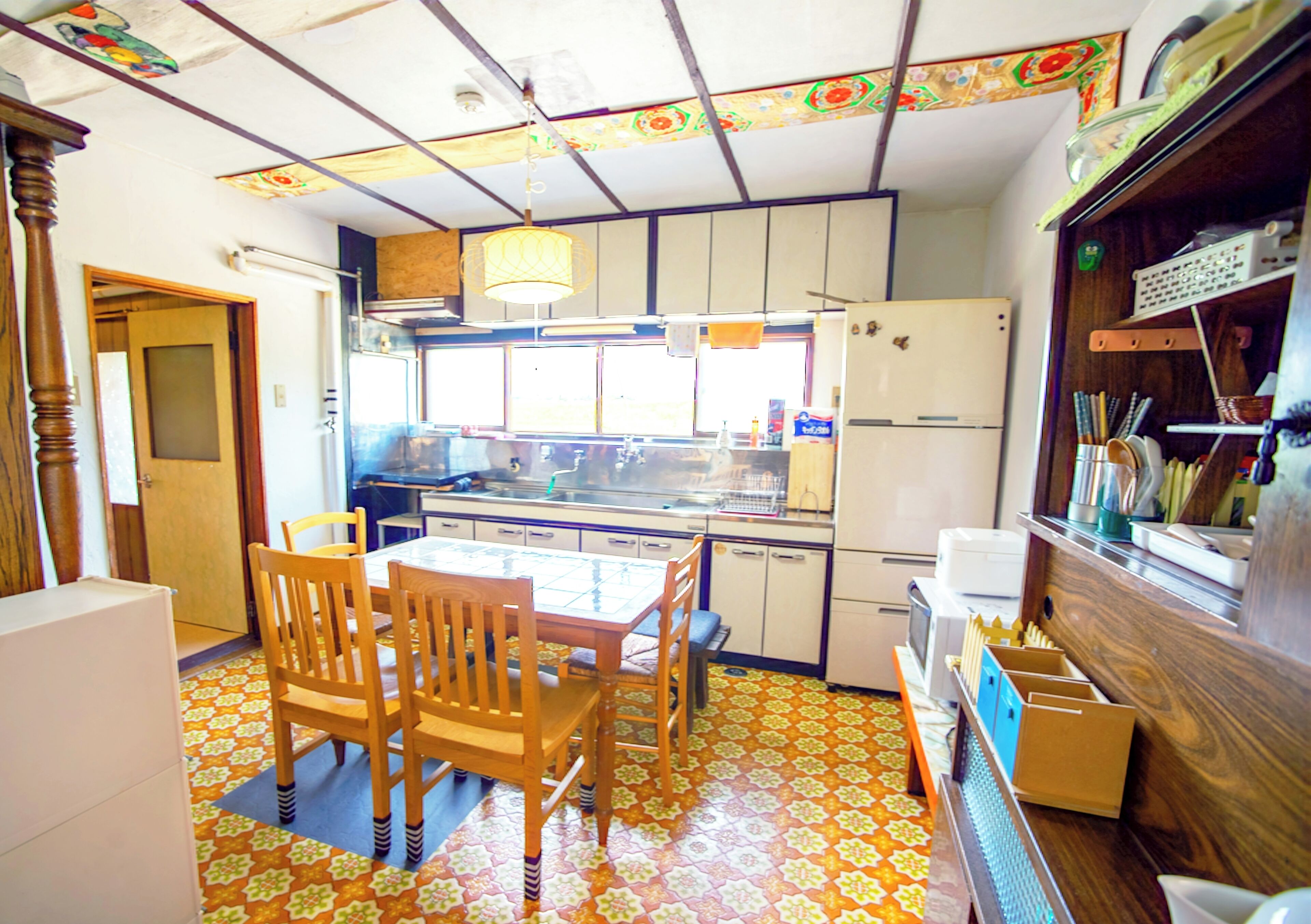 Fridge, microwave, stovetop, electric kettle