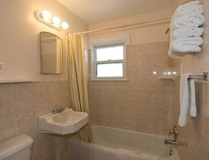 Shower, hair dryer - C-Two Room Suite With Three Full Beds and Kitchen (Wildwood Crest)