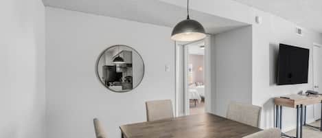 Apartment, Courtyard View | Dining