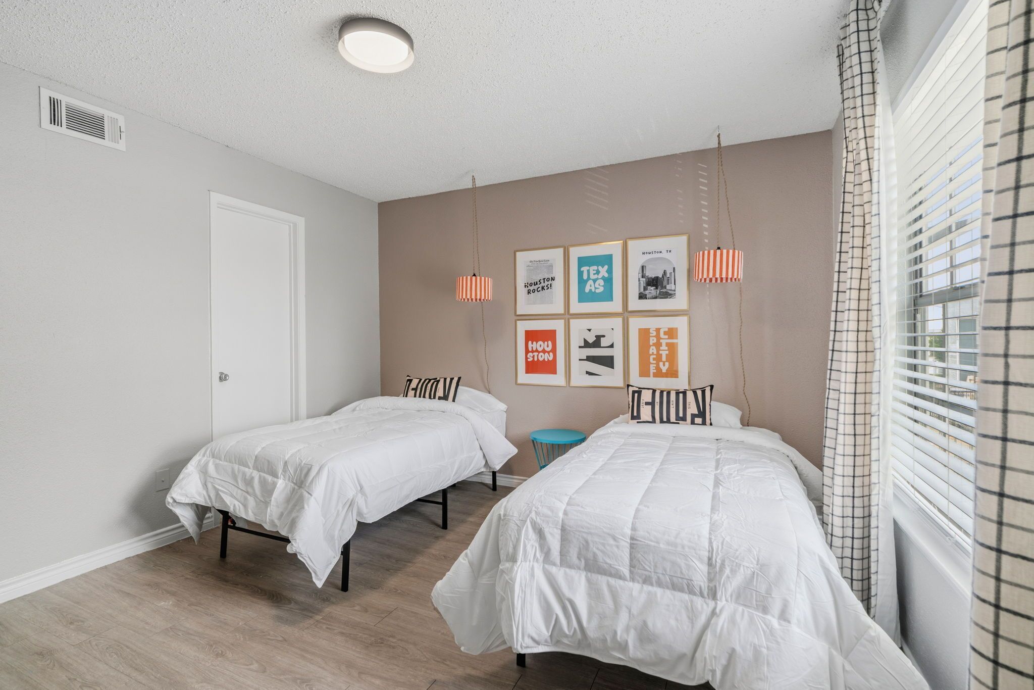 Apartment, Courtyard View | Iron/ironing board, WiFi (free)