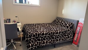 Room | Iron/ironing board, free WiFi
