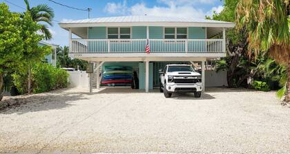 BLUE MARLIN RETREAT- 3 Bedroom / 3 Bathroom With Pool on Canal on Ramrod Key