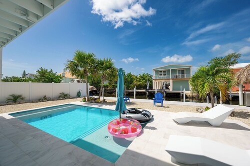 BLUE MARLIN RETREAT- 3 Bedroom / 3 Bathroom With Pool on Canal on Ramrod Key